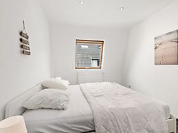 Beautiful Duplex Near Shopping Street