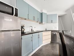 Beautiful Duplex Near Shopping Street