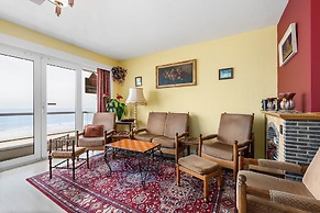 Tranquil Apartment With sea View