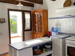 Spacious Holiday Home With Private Garden