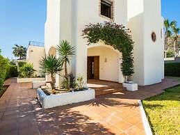 Spacious Holiday Home With Private Garden