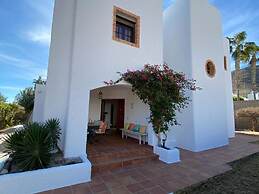 Spacious Holiday Home With Private Garden