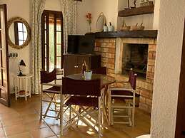 Spacious Holiday Home With Private Garden