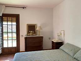 Spacious Holiday Home With Private Garden