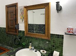 Spacious Holiday Home With Private Garden