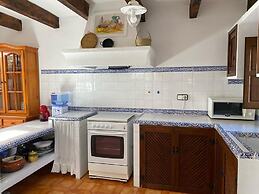 Spacious Holiday Home With Private Garden