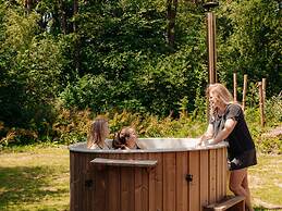 Luxury Villa With hot tub on the Horsterwold