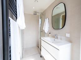 Luxury Villa With hot tub on the Horsterwold