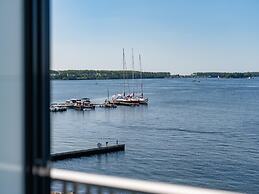 Spacious Waterfront Apartment