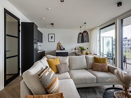 Spacious Waterfront Apartment