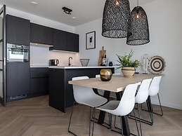 Spacious Waterfront Apartment