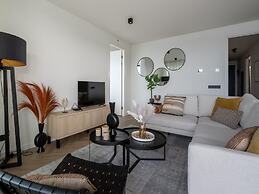 Spacious Waterfront Apartment