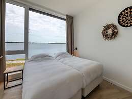 Spacious Waterfront Apartment