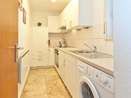 Urbane Holiday Home Near Lake