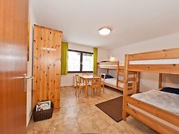 Urbane Holiday Home Near Lake