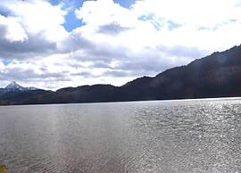 Urbane Holiday Home Near Lake