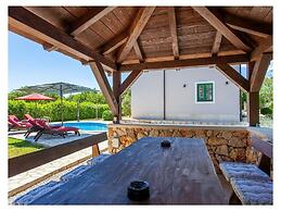 Villa Tara With a Beautiful Heated Pool