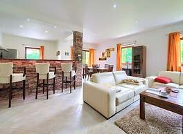 Villa Tara With a Beautiful Heated Pool