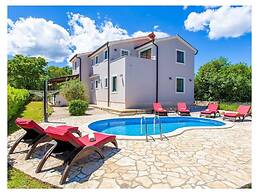 Villa Tara With a Beautiful Heated Pool