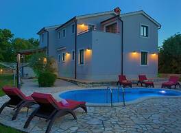 Villa Tara With a Beautiful Heated Pool