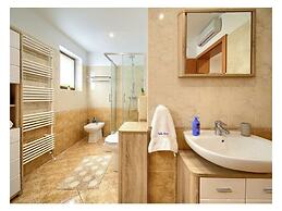 Villa Tara With a Beautiful Heated Pool