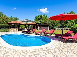 Villa Tara With a Beautiful Heated Pool