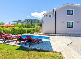 Villa Tara With a Beautiful Heated Pool