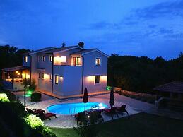 Villa Tara With a Beautiful Heated Pool