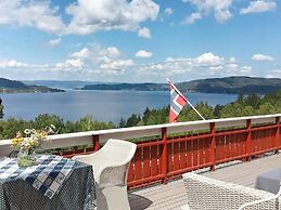 8 Person Holiday Home in Klokkarstua