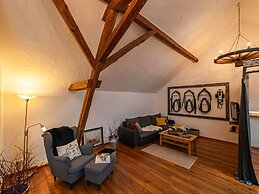 Stork's Nest Modern Retreat
