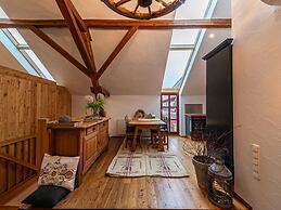 Stork's Nest Modern Retreat