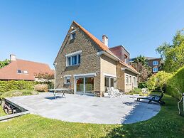Villa in Koksijde Near Town Center