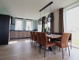 Spacious Familyhome Near the Water