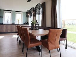 Spacious Familyhome Near the Water
