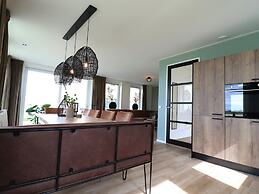 Spacious Familyhome Near the Water