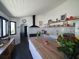 Charming Villa in Le Bois-plage With Private Pool