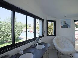 Charming Villa in Le Bois-plage With Private Pool