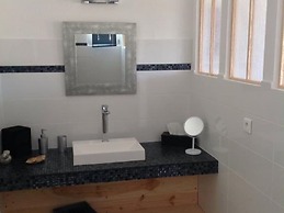 Charming Villa in Le Bois-plage With Private Pool