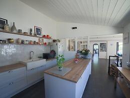 Charming Villa in Le Bois-plage With Private Pool