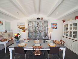 Charming Villa in Le Bois-plage With Private Pool