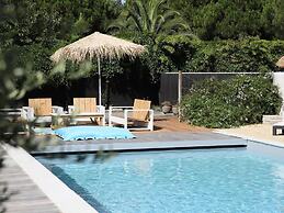 Charming Villa in Le Bois-plage With Private Pool