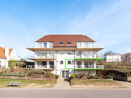 Modern 1st Floor Apartment in Oostduinkerke