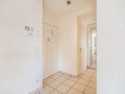 Modern 1st Floor Apartment in Oostduinkerke