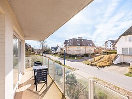 Modern 1st Floor Apartment in Oostduinkerke