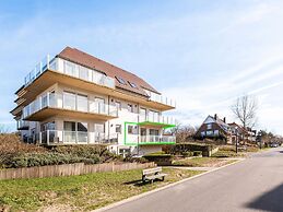 Modern 1st Floor Apartment in Oostduinkerke