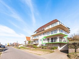 Modern 1st Floor Apartment in Oostduinkerke