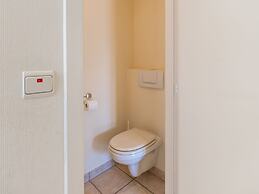 Modern 1st Floor Apartment in Oostduinkerke