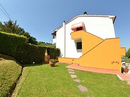 Gorgeous Cottage in Pescaglia With Swimming Pool