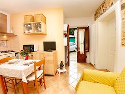 Gorgeous Cottage in Pescaglia With Swimming Pool