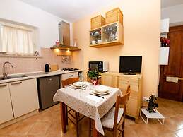 Gorgeous Cottage in Pescaglia With Swimming Pool